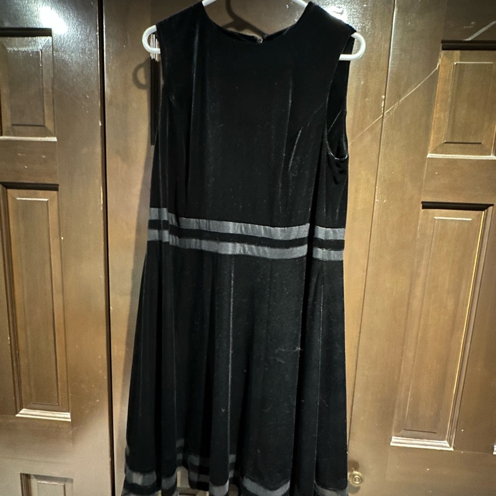 Elegant Black Sleeveless Dress